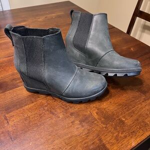 Sorel Joan of Arctic Wedge II Chelsea Boots Womens Size 6.5 Black Nubuck Leather